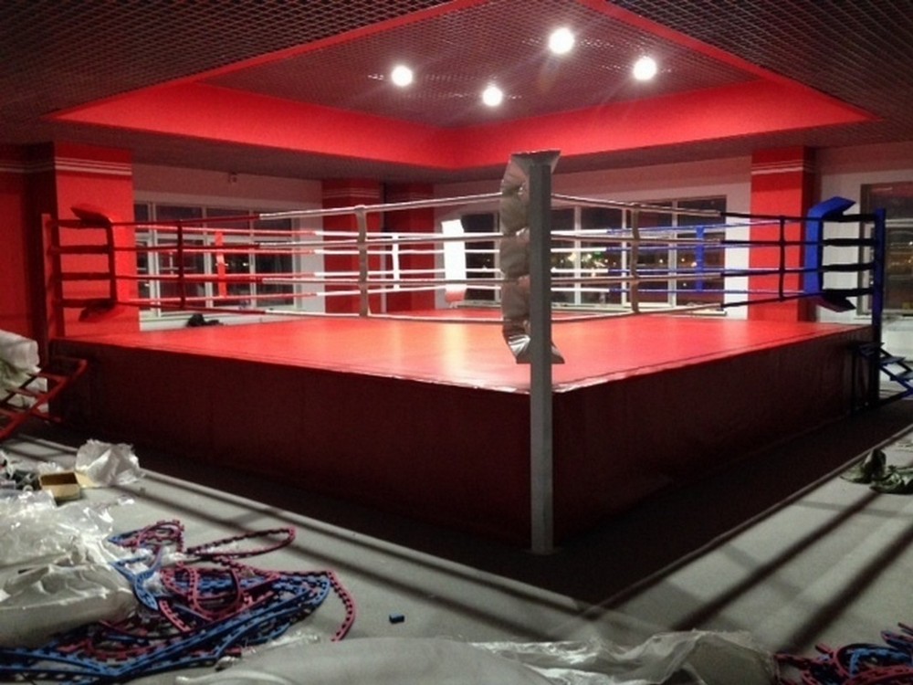 Ринг боксерский на помосте Atlet 8х8 м, высота 1 м, три лестницы,боевая зона 6,1х6,1 м IMP-A435 1000_750
