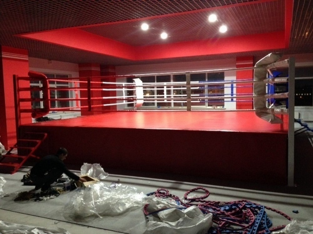 Ринг боксерский на помосте Atlet 8х8 м, высота 1 м, три лестницы,боевая зона 6,1х6,1 м IMP-A435 1000_750